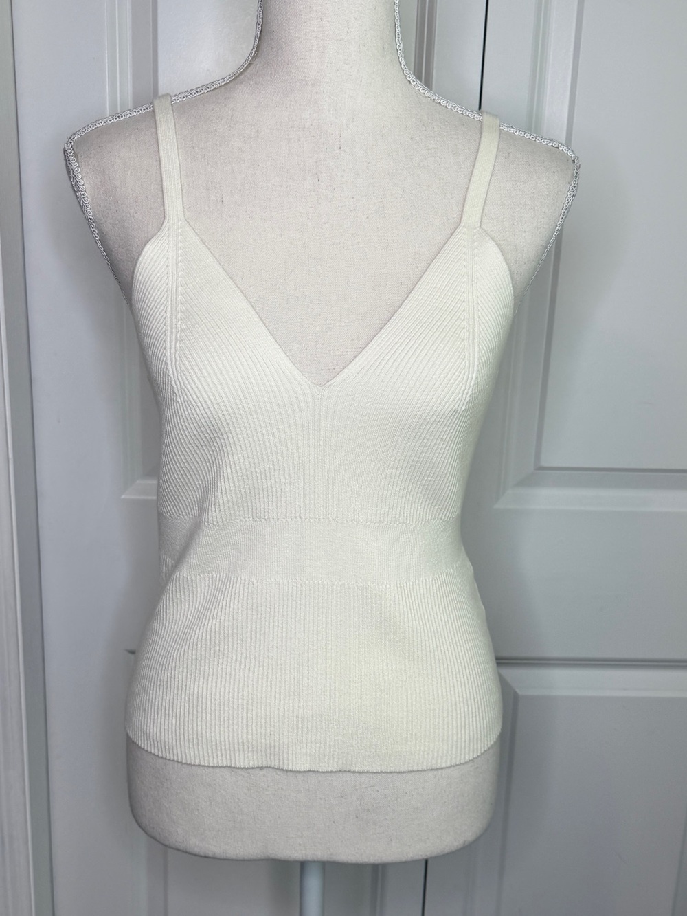 Alp N Rock Cream Sonia II Ribbed Knit Sweater Tank Top Medium V-Neck Stretchy
